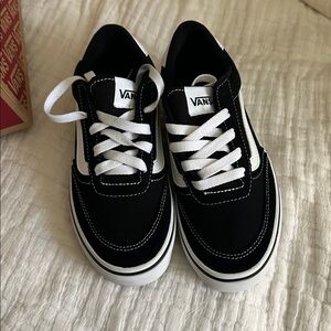 Vans Brooklyn Sneaker - Women's
